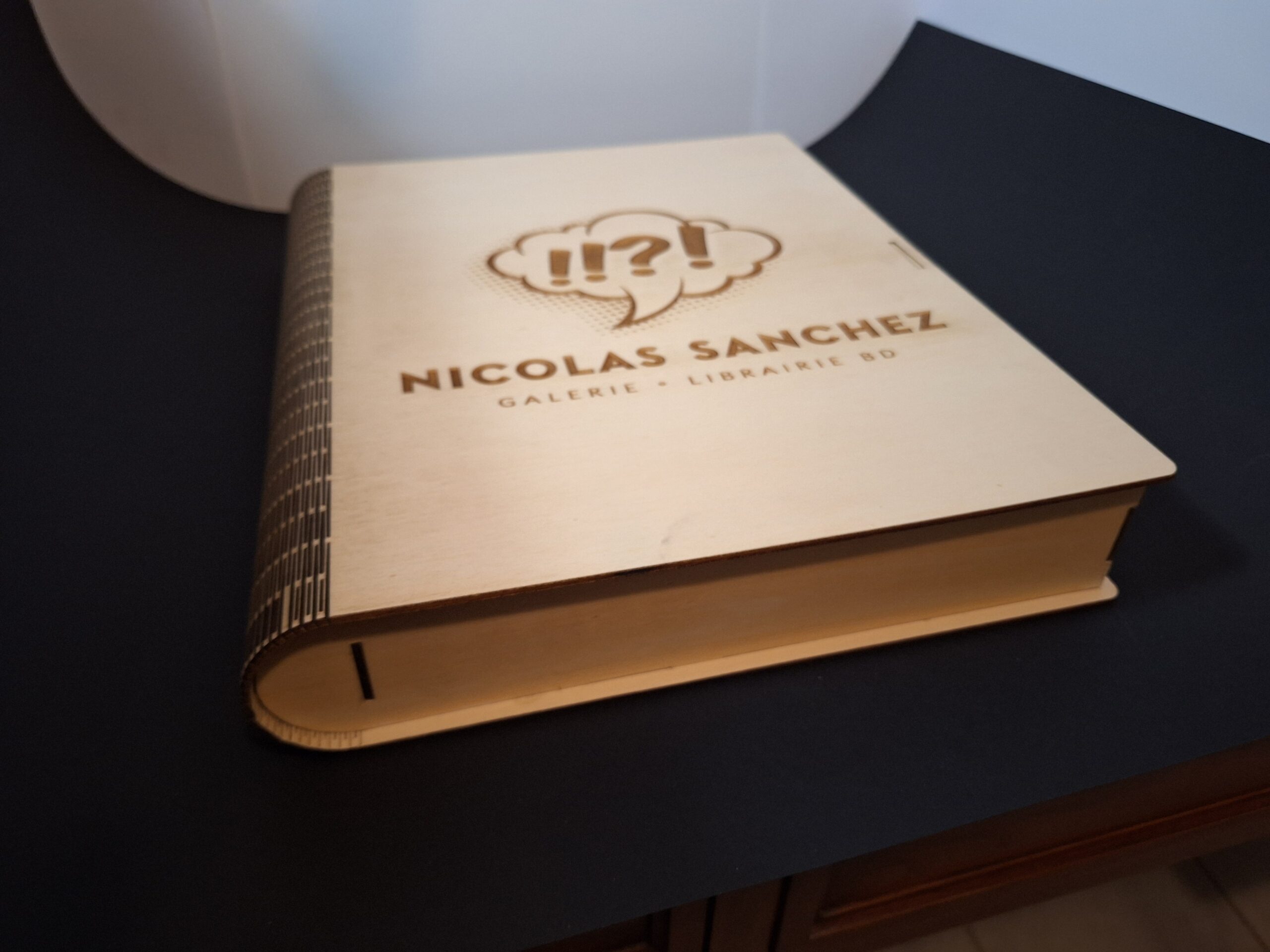 Livre coffret personnalisé au logo de la librairie