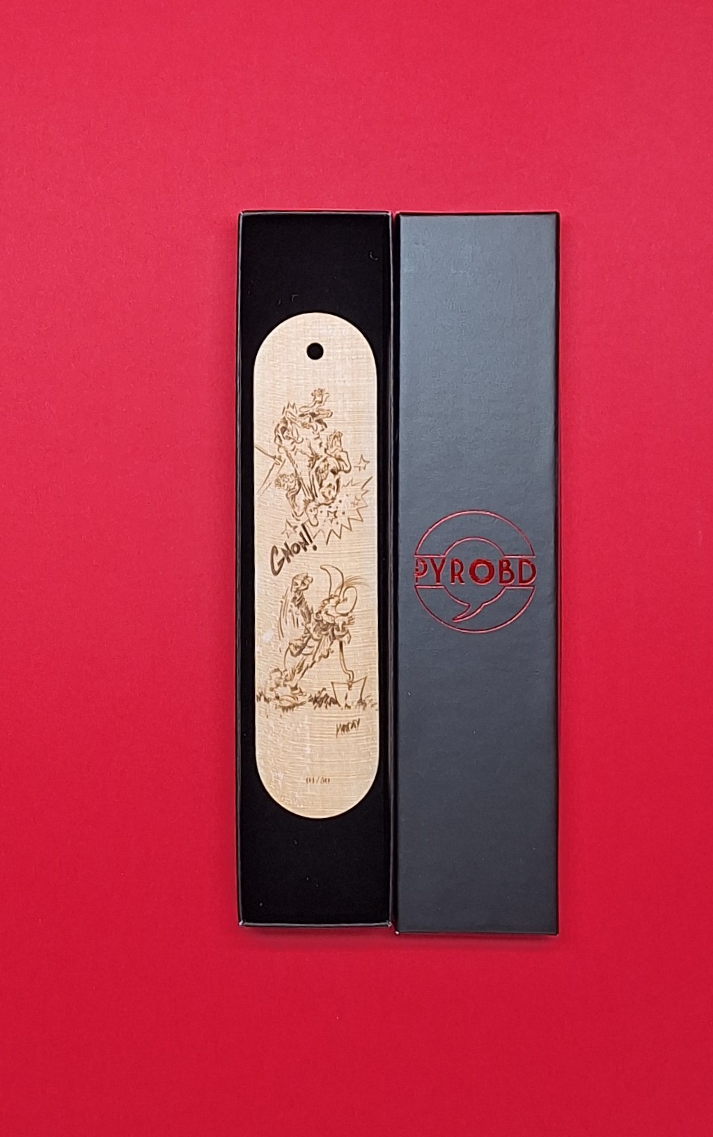 Marque-page Pierre Tombal donnant un coup de poing à la mort