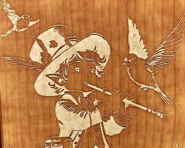 Joueur de flûte encadré et mis en lumière